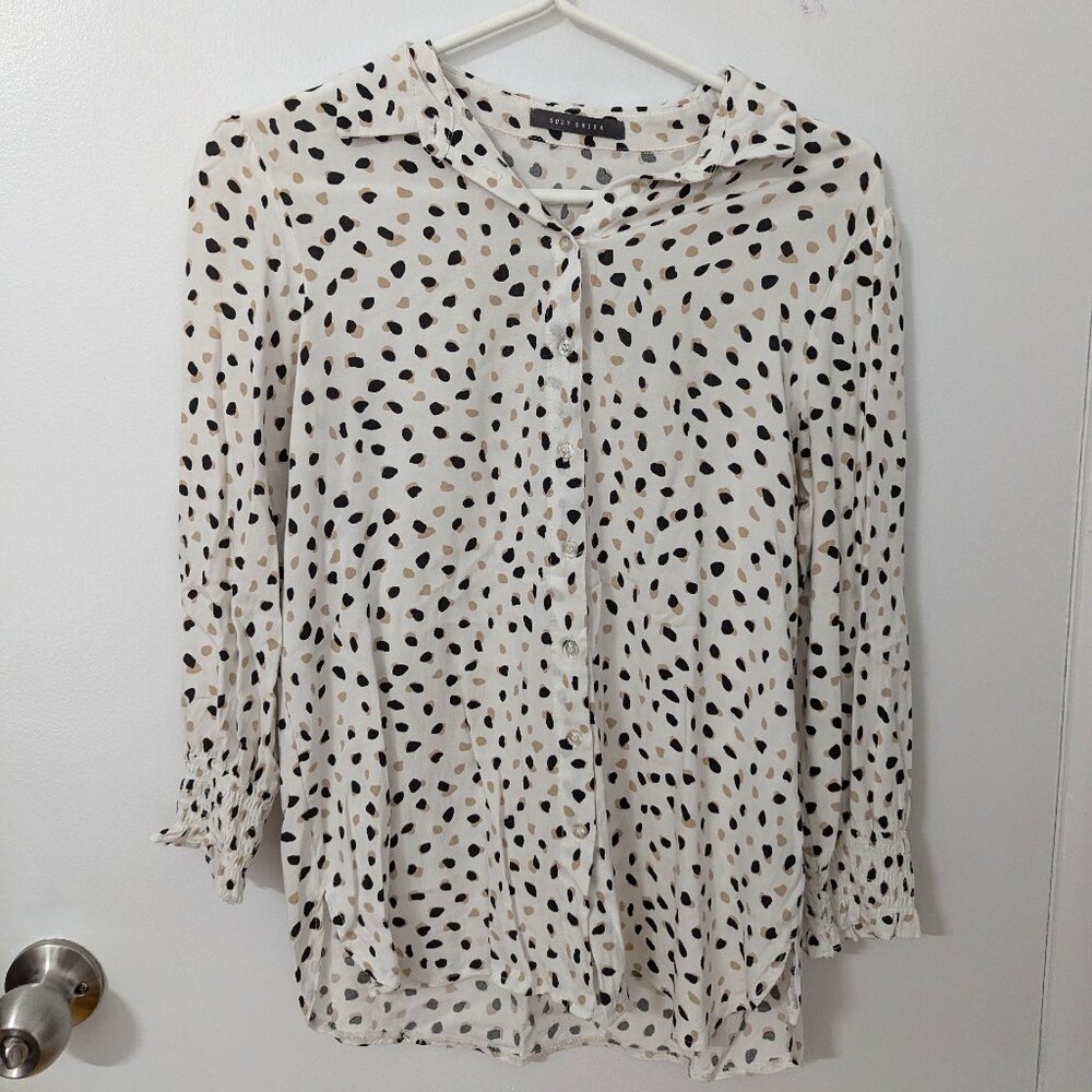 Suzy Shier 100% Rayon White Blouse with Black & Tan Spots - Size Small - Effortl